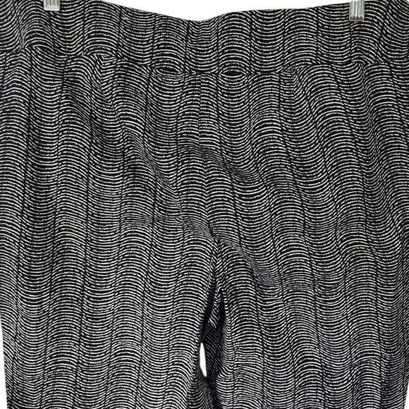 Chico's Perfect Stretch Printed Pull On Wide Elastic Wasit Cropped Pants Size 3 - Picture 4 of 6